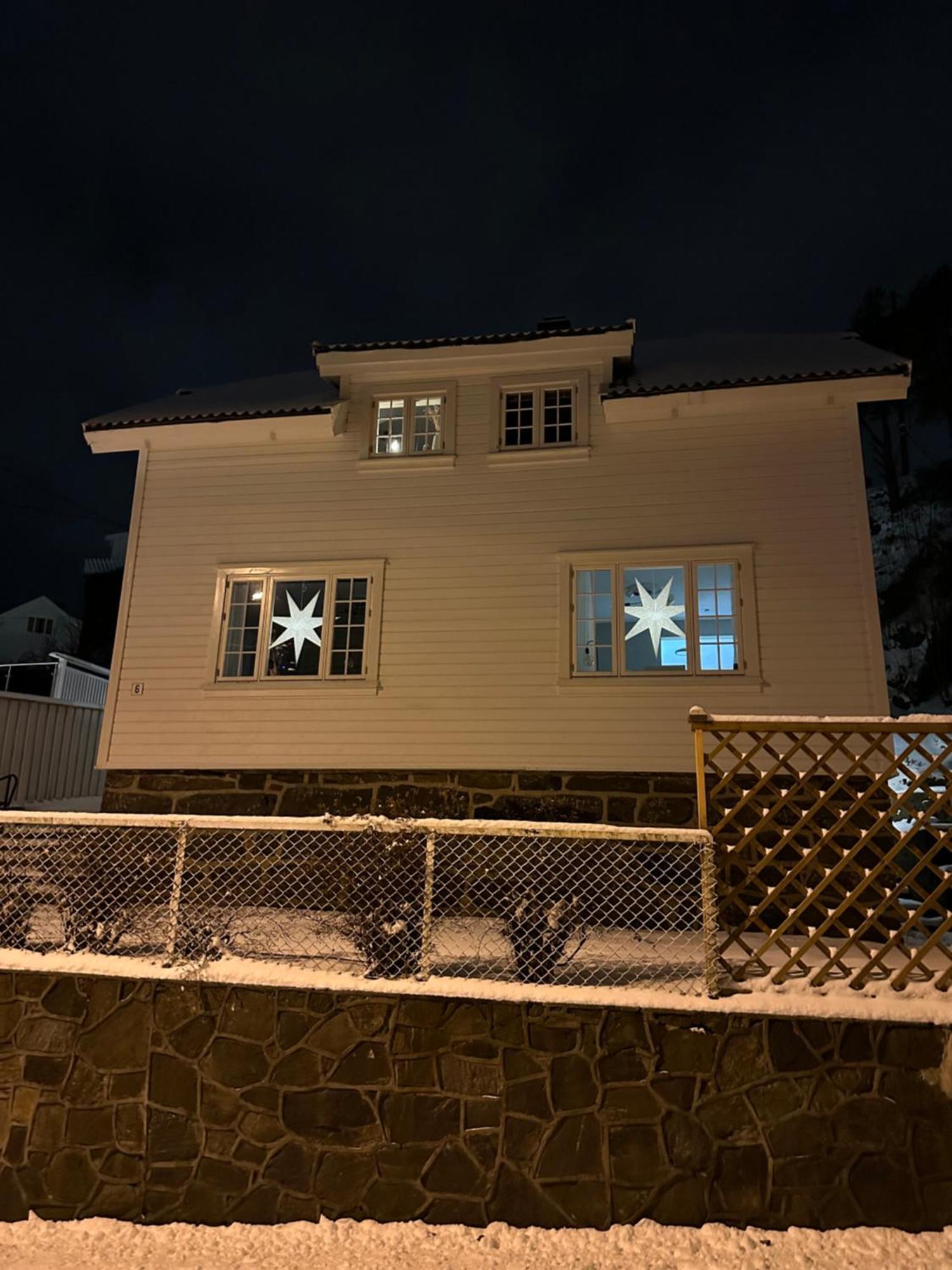 Fin Leilighet, Sentralt Og Sjonaert,Med Parkering Arendal Exterior foto